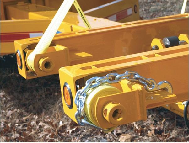 A plug on the rear half of the trailer and sockets at each length interval means there is no need for loose cable or a troublesome reel for the wire harness.