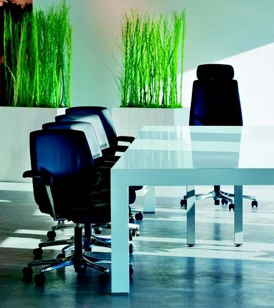 giroflex 64 Conference chair: during conferences the giroflex 64 ensures comfortable sitting and thus provides the basis for constructive negotiations and results.
