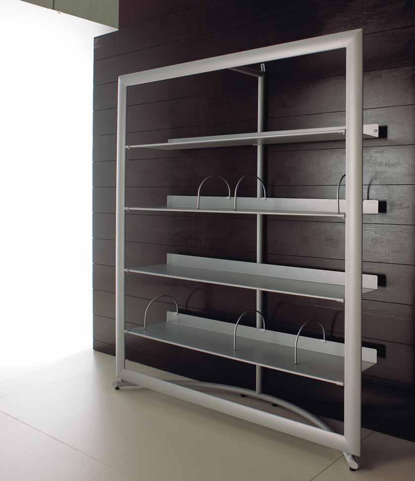 Chromed metal tv-shelf covered with cuoietto-leather.