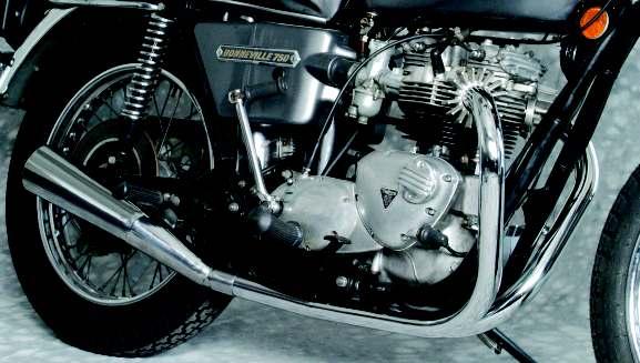 Triumph 008-0420 TT SPECIAL 2 Into 2 With The Best Looking TRIUMPH Headpipes ever!