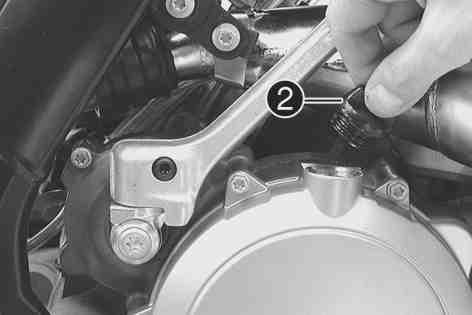 B00049-10 (All 250/300 models) Remove gear oil level check screw. B00050-10 Remove screw cap. Add gear oil until it flows out of the hole of the gear oil level check screw. Engine oil (15W/50) ( p.
