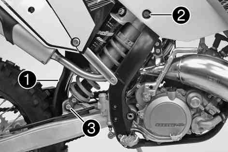 45) (All 125/200 models) Remove screw and lower the rear wheel with the swing arm as far as possible without blocking the rear wheel. Fix the rear wheel in this position.