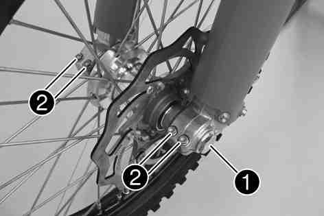Make sure when pushing back the brake pistons that you do not press the brake caliper against the spokes. B00055-10 Remove screw.