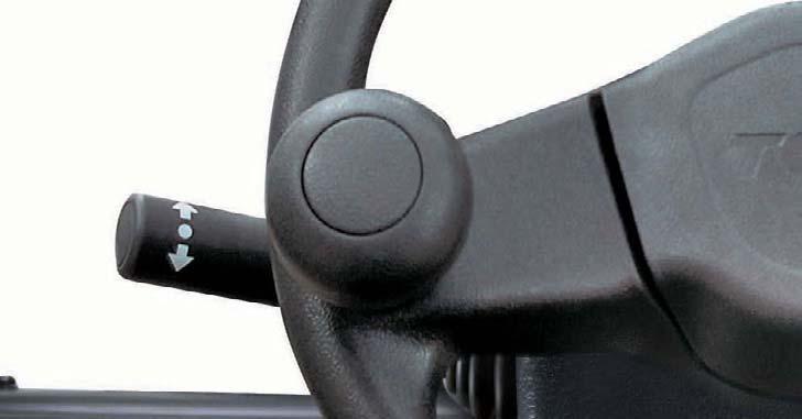 A new, small-diameter steering wheel is optionally available (photo) The diameter of the steering wheel has been reduced to less than 12 in.