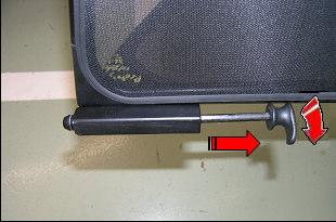 Fig. 4-13 (i) Grasp the front attachment handle, gently pull the handle inward and rotate the handle 90 and
