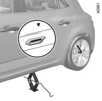 CHANGING A WHEEL (1/2) 1 2 Vehicles equipped with a jack and wheelbrace If necessary, remove the wheel trim. Use the wheelbrace 2 to slacken off the wheel bolts.