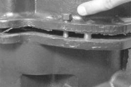 RANGE CASE DISASSEMBLY SECTION VI 11.Remove air filter regulator, bracket, range and splitter valves 14.Remove the range and splitter piston retaining nuts and pistons 12.