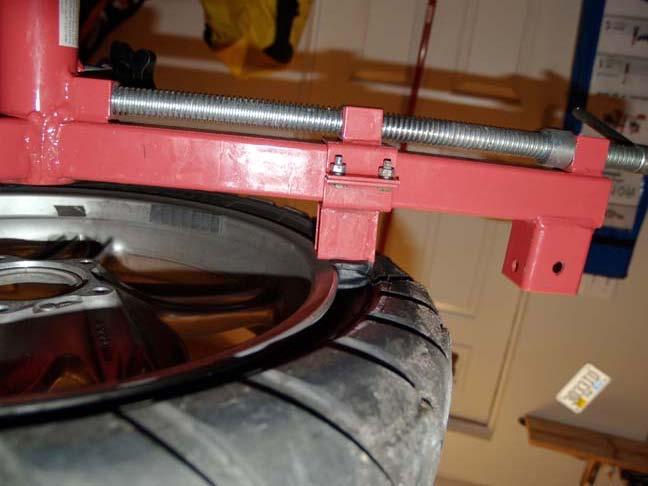 Then I mount the rim on the HF tire clamp. I make sure the clamps are in the right position to allow the center of the wheel to be centered. That way I can install the center levering bar.