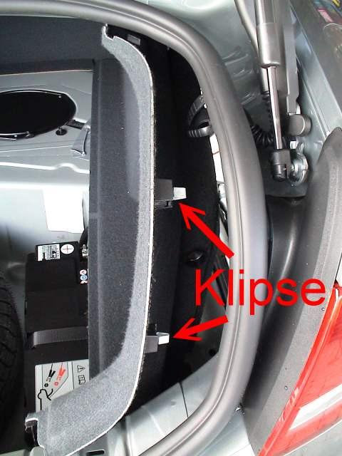 The control unit for PDC is located behind the trunk cover on the right hand side. Remove the middle cover of the trunk. Pull of the metal plate of the trunk.