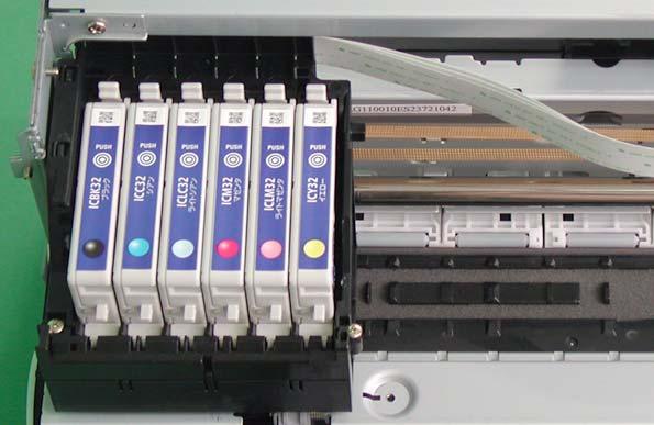 EPSON Stylus Photo R300/R310 5. Move "Carriage Unit" to the left edge of the printer, then set the Thickness Gauge (1.