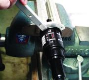 2003-2004 SID Rear Service Guide 6. Using a RockShox spanner wrench (11.4308.298.000), completely loosen air can locking collar. (fig. 6) 7.