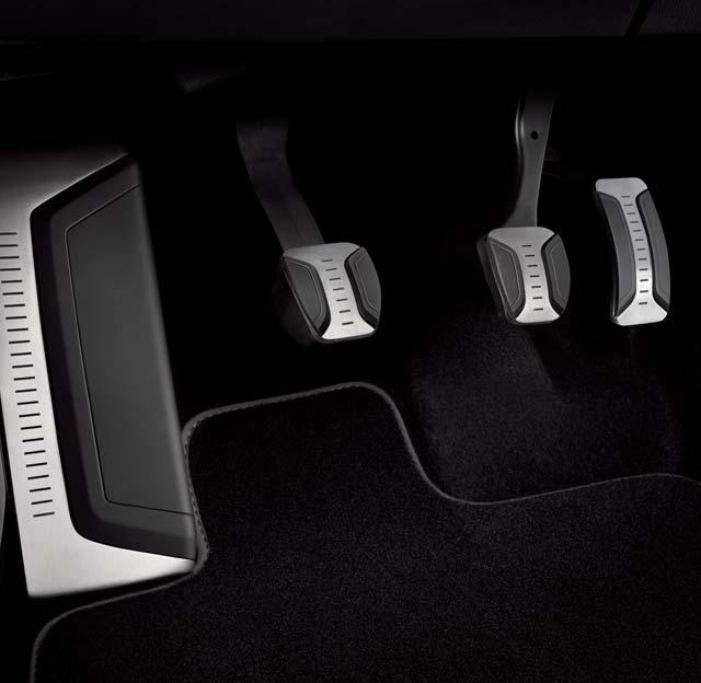 5D: 5F0072525 / SC: 5F0072525C INTERIOR Footrest & sport pedals lhd Enhance the sporty nature of the car interior.