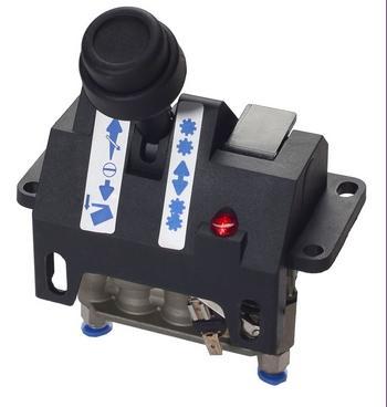 Detented D137-2267 w/o Kickout, Spring Return D137-3267 w/o PTO Kickout, Spring Return/ Detented Pneumatic Hoist Control Valve Similar to the D126 described below, but without the PTO control section.