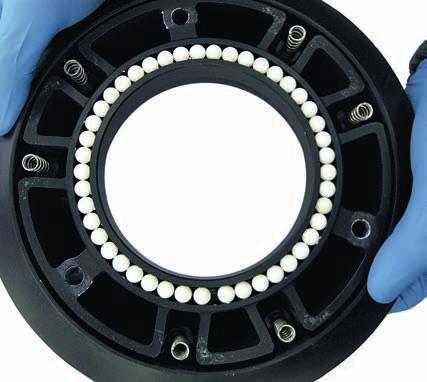 Check the roller bearings and check there are no breaks in the bearing cages. Replace worn or damaged components.