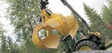 KESLA WINCH K1400 KESLA winch significantly increases a loader s reach. A radio-controlled control system facilitates, for example, the dragging of tree trunks at distances of up to 40 metres.