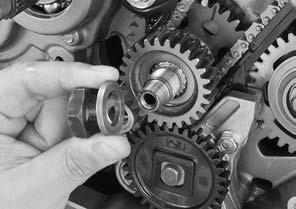 CLUTCH/GEARSHIFT LINKAGE INSTALLATION Apply engine oil to the primary drive gear teeth.