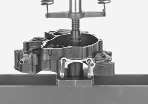 3376 in) Calculate the oil clearance between the crankshaft main journal and main journal bearing. SERVICE LIMIT: 0.075 mm (0.