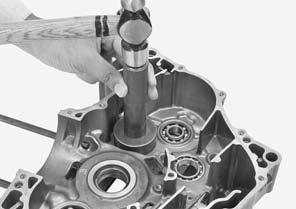 CRANKCASE/CRANKSHAFT/TRANSMISSION/BALANCER Drive in new bearings into the right crankcase until they are fully seated using the special tools.