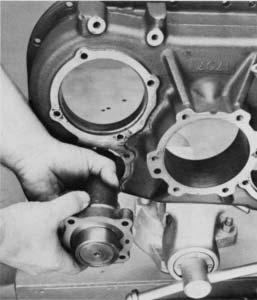 Insert the yoke bar in the cylinder housing bore (right). 4.