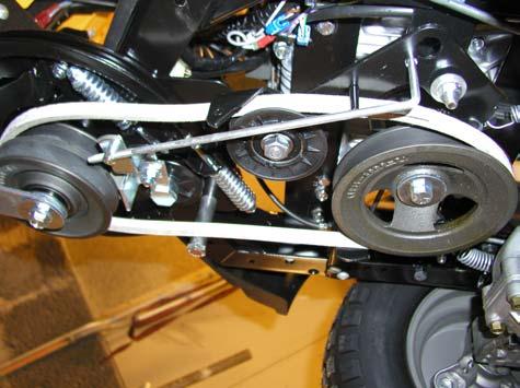 Set the work equipment lever in disengaged position. See the figure. 3. Loosen the brake linkage nut at the front attachment.