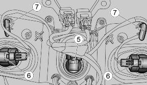 In the headlamp there are: one high-beam light bulb (1) two low-beam light bulbs (2); two tail light bulbs (3). Two turn indicator light bulbs (4) are housed within the rear view mirrors.