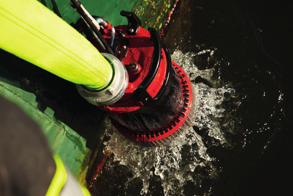 NAUTILUS - Rosenbauer Flat suction: With the NAUTILUS 4/1 a minimal water volume of just 4 mm remains.