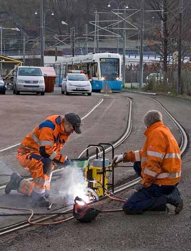 Welding Tractors Tramtrac II A cost-efficient and flexible solution for the repair of embedded city tramway rails.