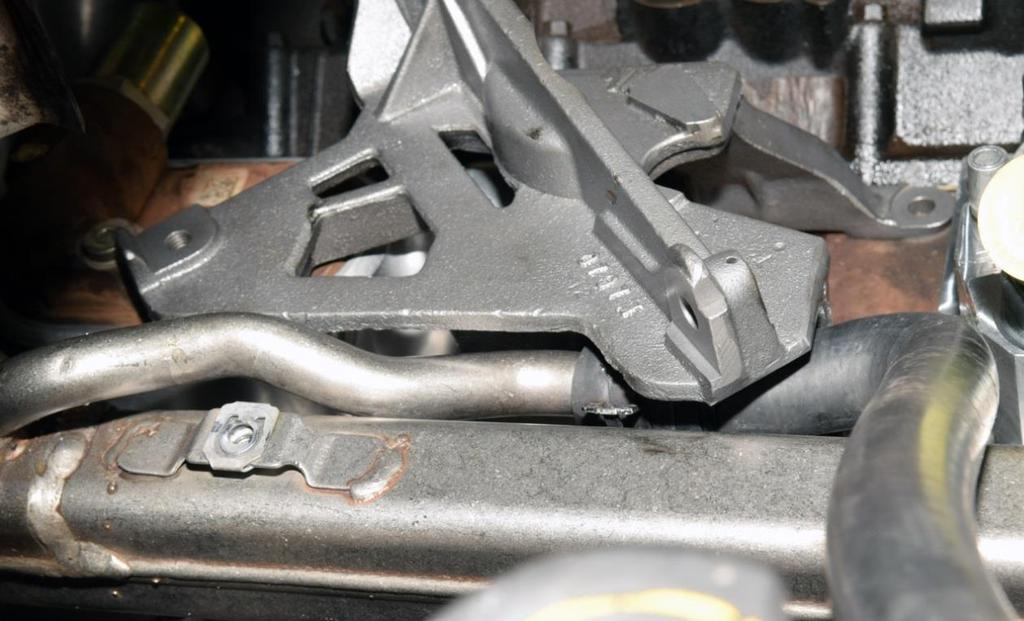 It is important to note the routing of the hose over the EGR cooler and intake manifold as shown, as well as the position of