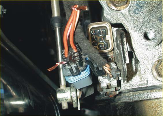 2. Disconnect the OEM connector and reconnect it to the mating connectors on the Parking brake black DDC wire (Figure 4.8). 3. Locate the connector shown in Figure 4.9. Figure 4.9 4.