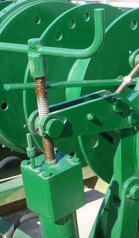 Engage the drum coupling and secure the coupling lever with the locking pin if it is not a hydraulically