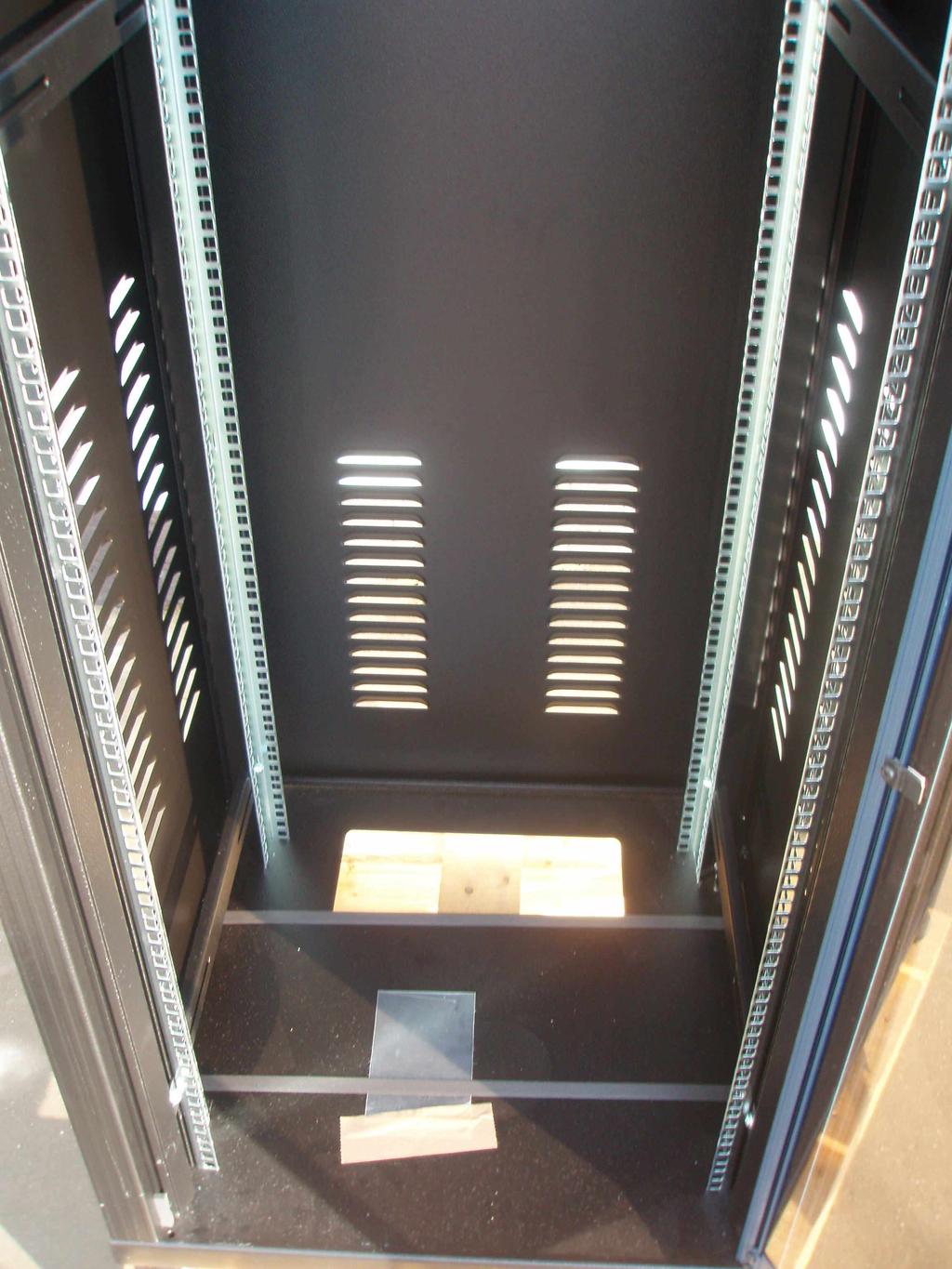 SERVER STATIONS metal shelves and uprights also in black colour * 1,2m side server station desktop + 3 metal shelves 1.