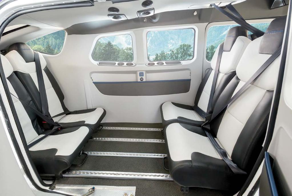 Club Six-Place Club Five-Place SUPERIOR FORM MEETS FUNCTIONALITY The Venture Premium interior option features five different seating configurations.