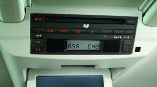10 Getting to Know Your RELAY Rear Seat Entertainment (RSE) System (DVD Player) A B The Rear Seat Entertainment (RSE) System can play a DVD, CD or MP3 disc.