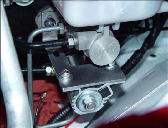 (Slight adjustment(bending/flexing) of lines may be required for proper alignment) Once lines are aligned, tighten all flare fittings. Tighten the master cylinder nut to 25Nm (18 ft.-lbs).