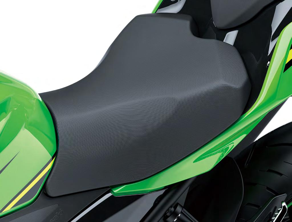 Tail cowl features the same triple-peak design of the Ninja H2, further reinforcing the Ninja 400 s bloodline.
