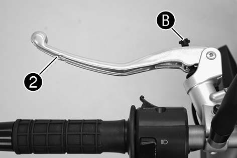 Clutch lever (690 Supermoto Prestige) The clutch lever [2] is fitted on the left hand side of the handle bar.