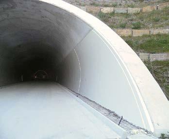 REFERENCE Zaščita betonskih sten tunela Markovec Do trajnosti in varnosti z zaščitnimi premazi 1 2 3 4 Tunel Markovec je dvocevni tunel na hitri cesti med Koprom in Izolo, ki v dolžino meri 2172 m