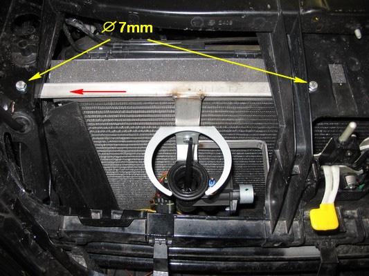 PAGE 4 076/ Mounting the Valve Care unit Remove cover over radiator and mount the valve care