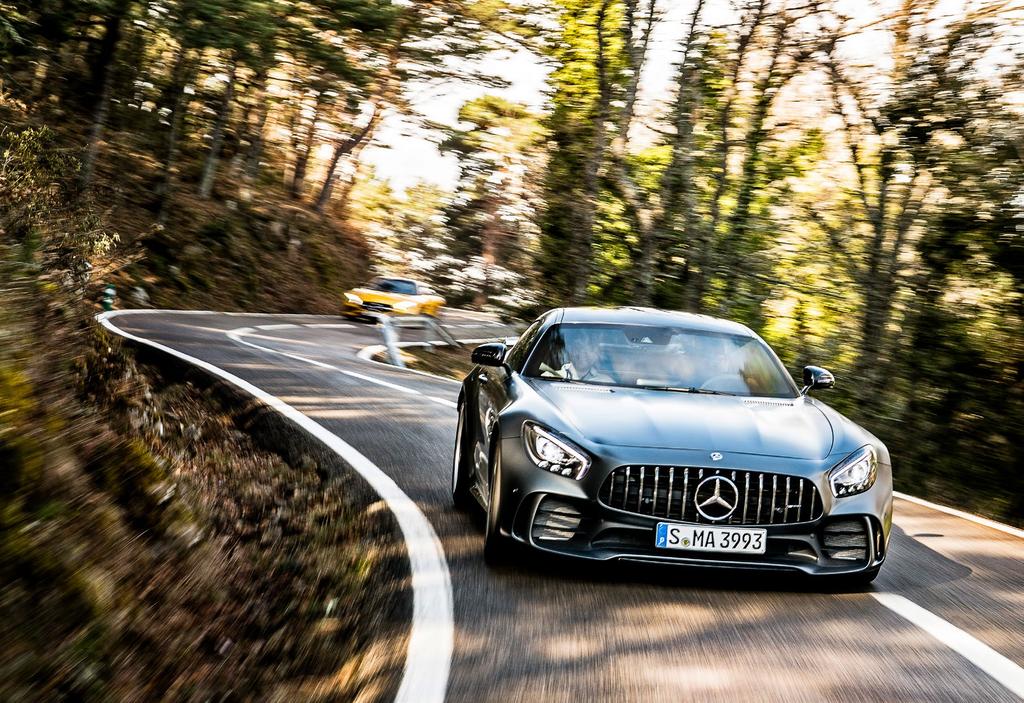 Yes, we care. 27 With all the passion for performance that we have in the AMG Driving Academy, we are also aware of the responsibility involved. You and your safety are the top priority.