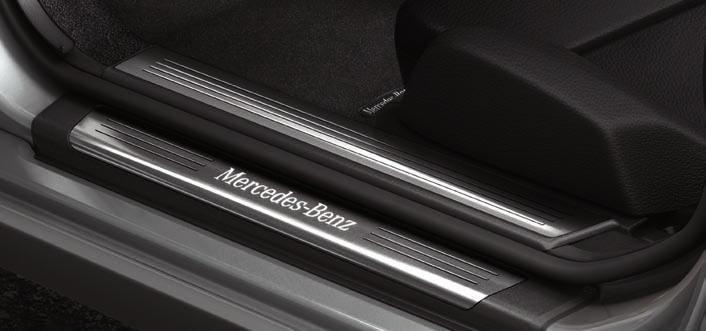 01 01 Illuminated door sill panels A distinctive, eye-catching accessory, whether in daylight or at