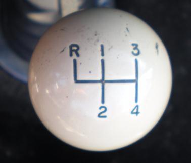 The shifter pattern is located on the top of the ball.
