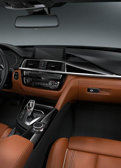 With its brilliant gloss, the BMW Individual interior trim in Piano finish Black complements this interior beautifully.