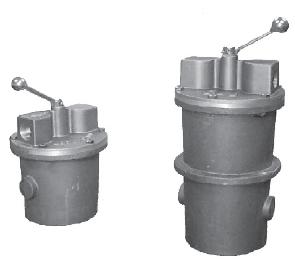 steel, brass or bronze clamps Easy access to tanks for maintenance and inspection Threaded clamping handle provides gas-tight and watertight seal