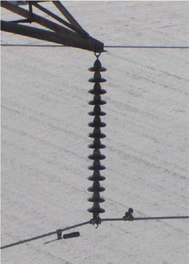 Figure 5: Fatigue Failure ACSR Conductor in metal suspension clamp Figure 6: Fatigue Damage Stockbridge Damper with missing weight Relating the measurable vibrations of an overhead