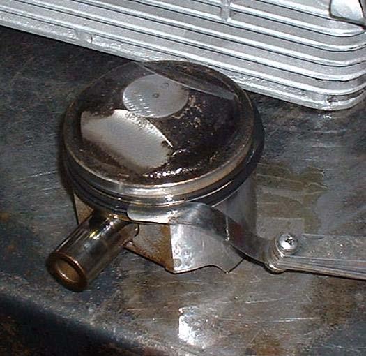 Too big and there will be a tendency for the oil to flow out too freely endangering the bearing's ability to wedge properly. Pic 9-4: Spread the rings and install them on the piston.