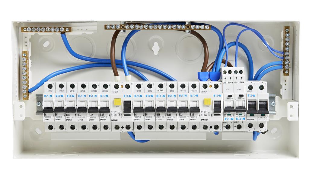Product overview 1 Memera full metal consumer unit Internal features and benefits Neutral bars as standard for flexible configuration of dual RCD units Neutral and earth bars fully rated at 100A