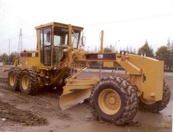 CAT 12H MOTOR GRADER Standard Type Caterpillar 3306 turbocharged diesel engine with engine power control system Blade length 3,658 mm 12 ft Gears 1-3 104 kw 140 hp