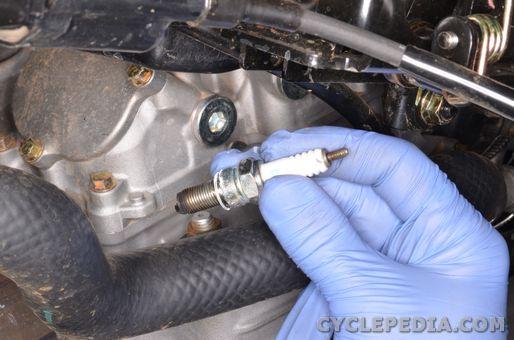 Installation Install the spark plug by hand.