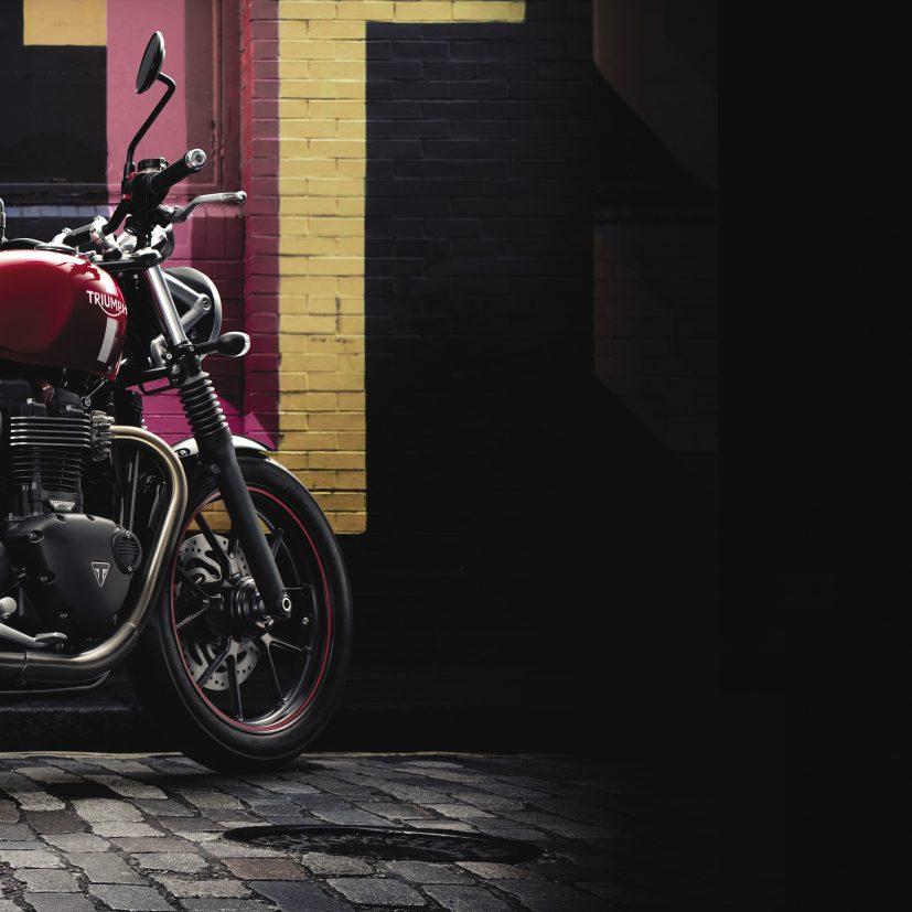 The new Street Twin combines a sharp, refined and stripped-back look with a low seat height, accessible riding position and an exciting, responsive new engine for maximum fun and everyday rideability.