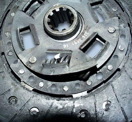 Bearing fouling on clutch cover Clutch cover and release bearing